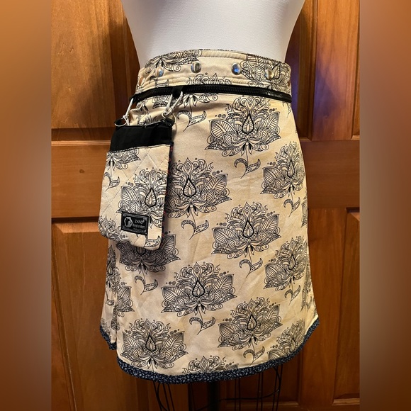 NWT Zand Amsterdam Reversible Wrap Skirt - Picture 2 of 3
